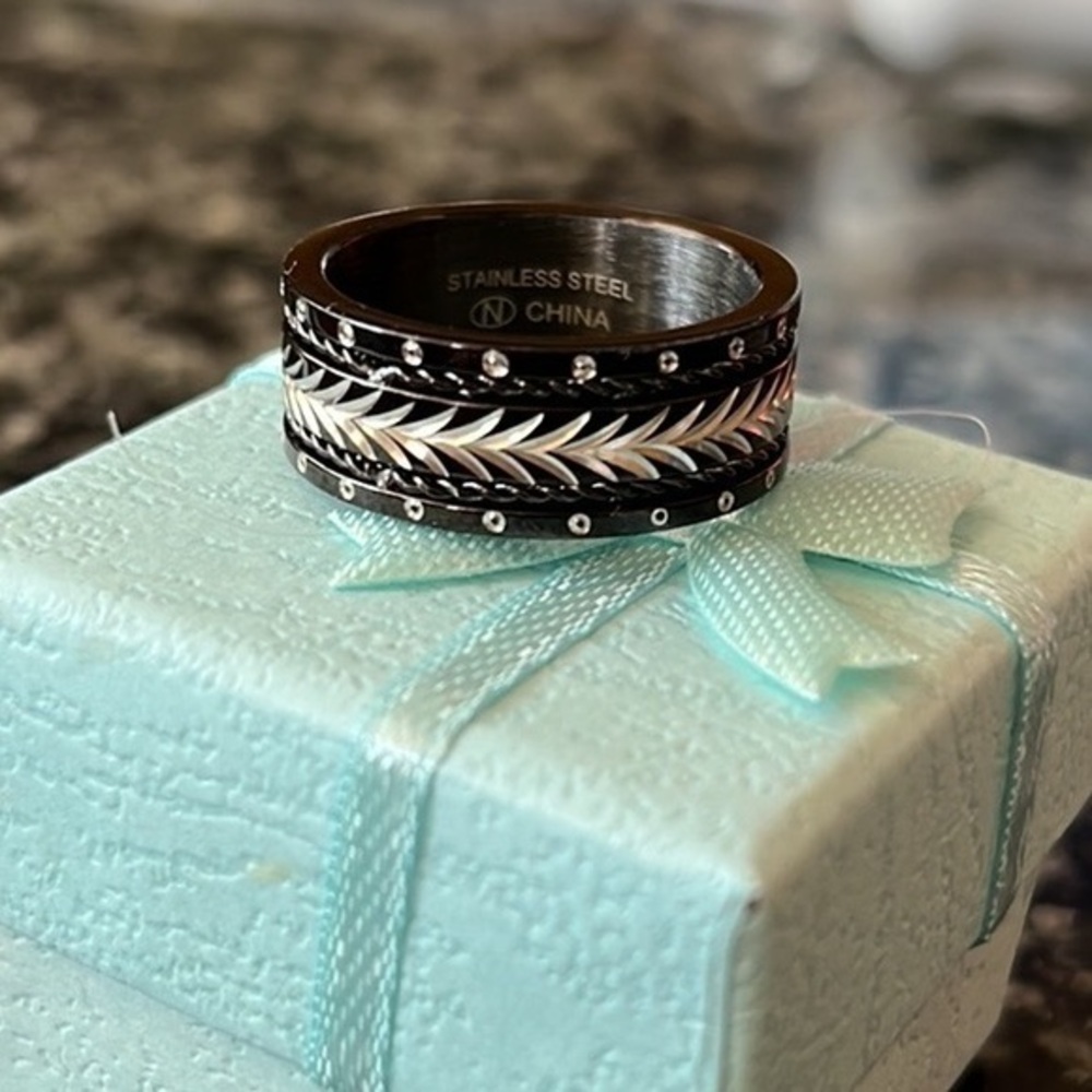New Unisex Stainless steel Black Silver diamond cut Eternity Band size 8